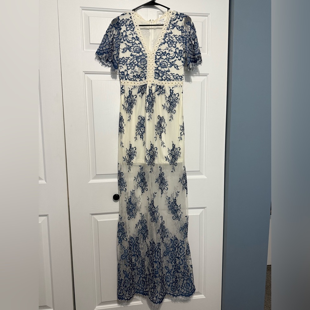 Peach Love California Blue and Cream Flutter Sleeve Maxi Dress